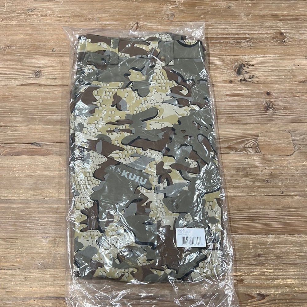 New in packaging men’s hunting pants